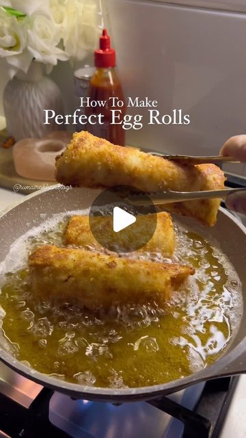 Egg Roll Recipes Indian, Boiled Shredded Chicken, Boil Chicken To Shred, Chinese Rolls, Ramadan Special Recipes, Siracha Sauce, Chicken Powder, Indian Breads, Crispy Egg