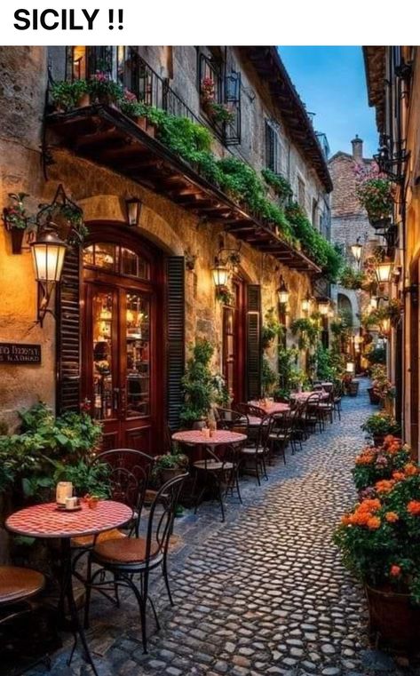 European Love Aesthetic, Italy Balcony, Old Places, European Cafe, Italian Cafe, Italy Street, Italian Village, Vintage Cafe, Italy Aesthetic