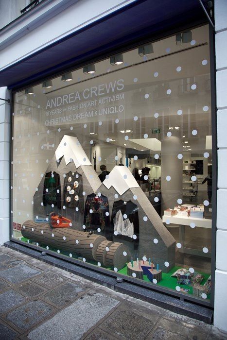 Christmas Window Display Ideas & Designs [Part You're getting close to our last picks in terms of absolutely amazing display windows. We're pretty Christmas Window Display Ideas, Colette Store, Winter Window Display, Window Display Ideas, Colette Paris, Parisian Store, Window Display Retail, Decoration Vitrine, Store Concept