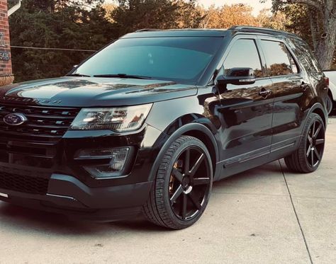 2016 Black Ford Explorer Sport on 22s with lowering springs 2016 Ford Explorer Accessories, Blacked Out Ford Explorer, Ford Explorer St Black, Black Ford Explorer, Ford Explorer Custom, Lifted Ford Explorer, 2014 Ford Explorer Sport, Organizing Car, Lifted Chevy Tahoe