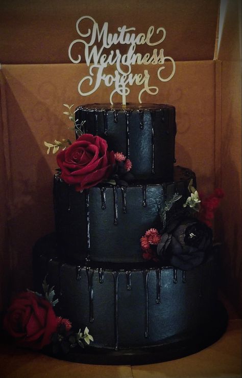 Halloween Wedding Cakes Elegant, Black Wedding Cake Designs, 3 Tier Black Cake, Goth Wedding Cake Ideas, Simple Gothic Wedding Ideas, Goth Vow Renewal, October Spooky Wedding Ideas, Goth Wedding Cake Victorian Gothic, Dark Vow Renewal