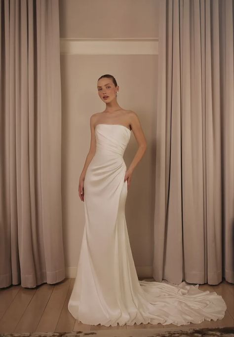 Strapless Sweetheart Neckline Wedding Dress, Wedding Dress Column, Satin Wedding Dress Simple, Lihi Hod, Modest Wedding Dresses With Sleeves, Wedding Dress Suit, Classy Wedding Dress, Pretty Wedding Dresses, Sheath Gown