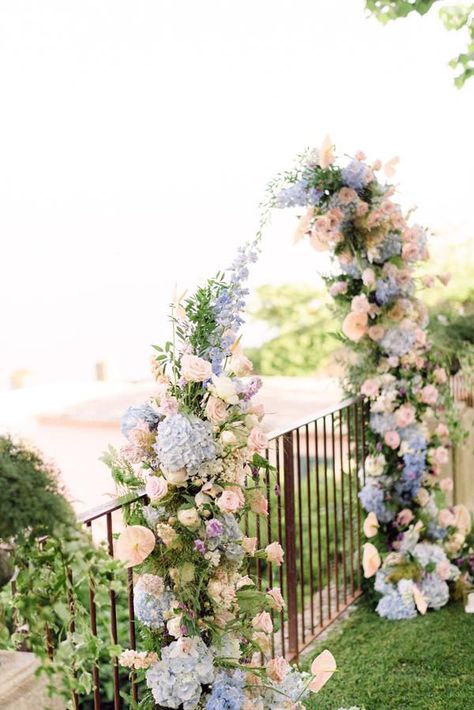 This wedding was filled with delphinium, roses, hydrangeas and anthurium in pastel pink and blue tones.  Photo: @laceandluce Powder Blue Wedding, Hydrangeas Wedding, Blue Themed Wedding, Sage Green Wedding, Wedding Day Inspiration, Ceremony Flowers, Salou, Pastel Wedding, Floral Arch