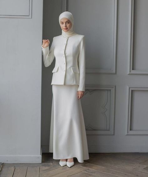 Baju Kahwin, Fashion Model Photography, Modest Dresses Casual, White Suit, Modesty Fashion, Muslim Fashion Hijab, Muslim Outfits, Muslimah Fashion Outfits, Dress Aesthetic