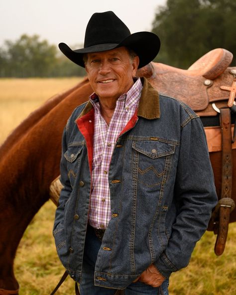 George Strait Quotes, Strait Music, George Strait Family, King George Strait, Mens Western Wear, Best Country Singers, Florida Georgia Line, Country Music Artists, George Strait