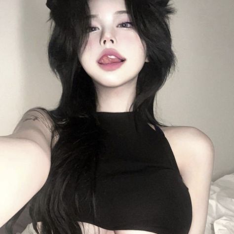 Fesyen Rambut Pendek, Seductive Clothes, Cute Cosplay, Real Girls, Pretty Selfies, Girl Face, Gotham, Aesthetic Girl, Cat Ears