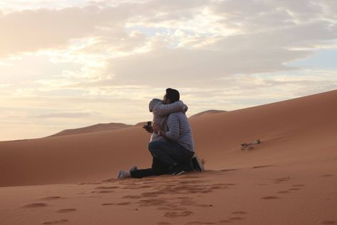 Proposal Ideas Sahara Desert, Morocco Desert Proposal Ideas, Desert Proposal, Roses In Sand Proposal, Joshua Tree Proposal, Grand Canyon Proposal, Proposal Sunset Beach, Best Wedding Proposals, Romantic Proposal, Sahara Desert