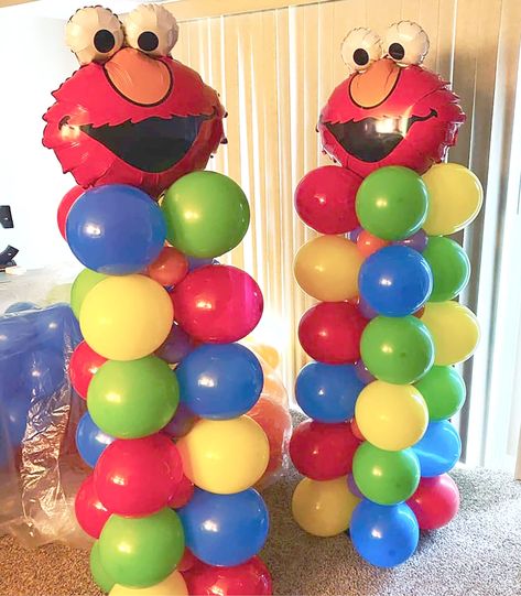 Elmo Balloon Column, Elmo Balloon Bouquet, Elmo Trunk Or Treat Ideas, Elmo Balloon Garland, Sesame Street Cake Table, Elmo First Birthday Party Boy, Sesame Street Balloon Arch, First Birthday Diy Decorations, Elmo Centerpiece Ideas