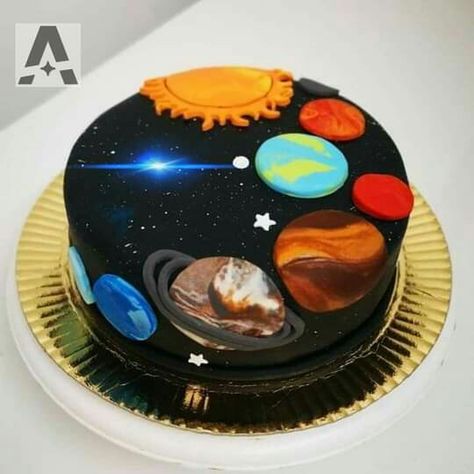 Outerspace Cakes, Universe Cake Ideas, Space Cakes, Solar System Cake, Grad Cakes, Birthday Blast, Planet Cake, Baby Boy Birthday Cake, Christmas Cakes Easy