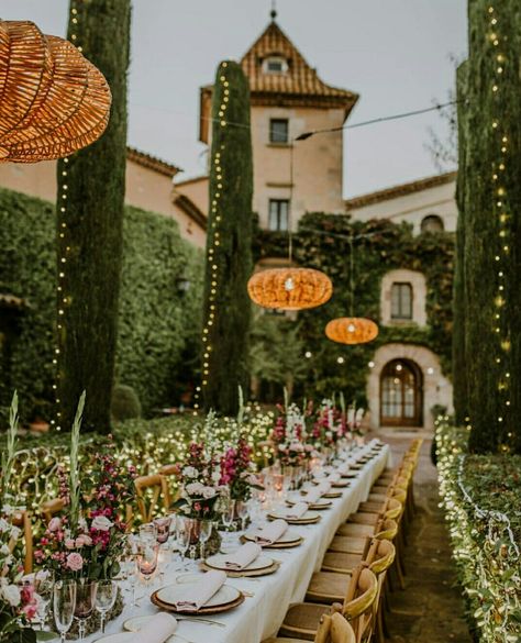 Table Decor Terracotta Wedding, Mexican And Italian Wedding, Spring Wedding Italy, Spanish Wedding Ceremony, European Style Wedding Decor, Tuscan Winery Wedding, Outdoor Wedding Italy, Wedding Inspo Floral, Italian Countryside Wedding Theme