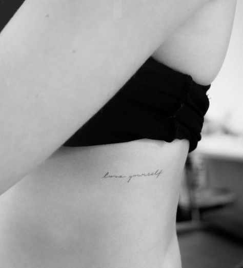 Love Yourself Tatuaje, Tattoo Side Rib, Tattoo Ribcage, Brave Tattoo, Rib Tattoo Quotes, Tattoo Rib, Small Rib Tattoos, Side Tattoos Women, Tattoo Quotes About Life