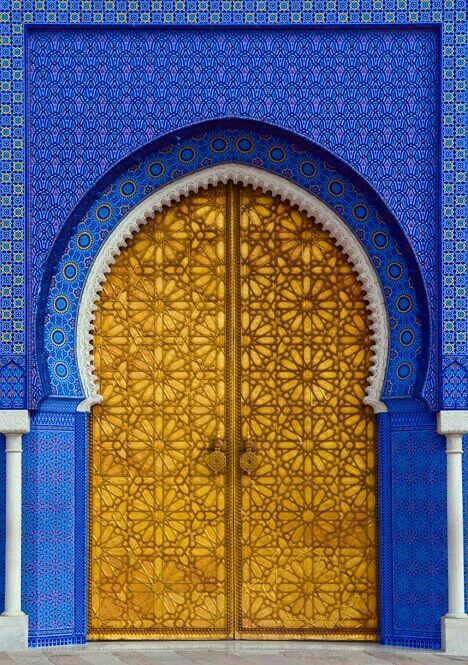 Royal Doors, Moroccan Doors, Door Design Modern, Stage Decorations, Royal Palace, Unique Doors, Architecture Portfolio, Beautiful Doors, Door Color