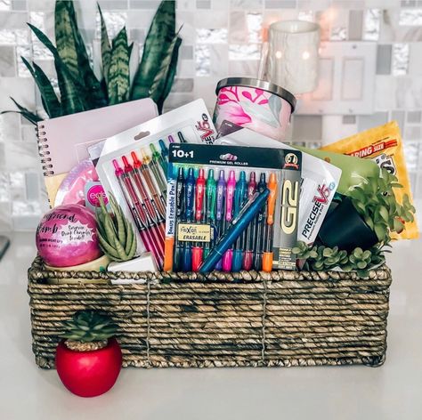 65 Best Teacher Gifts for 2020 What They Really Want - Chaylor & Mads Teacher Gift Baskets Ideas, Teacher's Day Ideas Gift Baskets, Best Teacher Christmas Gifts Diy, Teacher Birthday Gift Basket, Teacher Birthday Ideas Gift, Teacher Holiday Gift Basket, Teacher Aides Gifts, Teacher Gift Box Ideas, Teacher Gifts Baskets