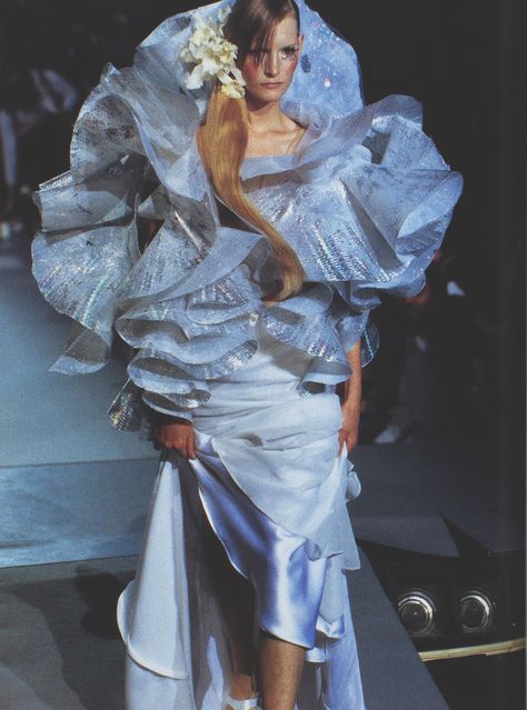 koji tatsuno s/s 1996 rtw, kirsten owen on the runway finale Koji Tatsuno, 1996 Runway, Kirsten Owen, Costumes Couture, Runway Model, Fancy Words, High Fashion Looks, Archive Fashion, Best Model