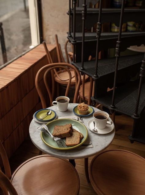 Parisian Coffee Shop, Coffee Shop Coffee, Parisian Cafe, Model Drawing, Cafe Coffee, Cafe Shop, Coffee Date, Coffee And Books, Coffee Cafe