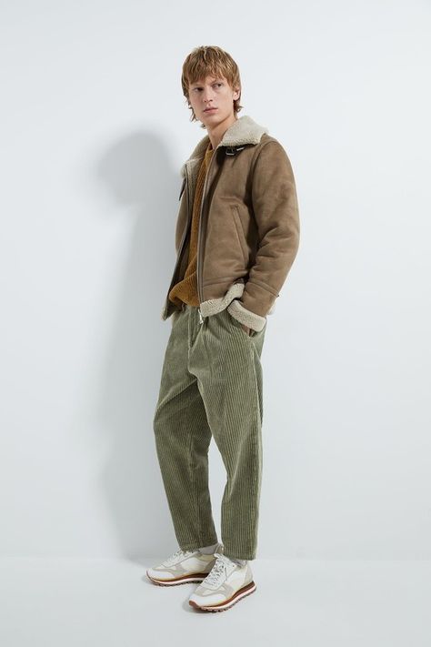 90s Male Fashion, Creative Wear, Corduroy Pants Outfit, Male Pants, Boat Shoes Fashion, Mens Fashion Suits Casual, Corduroy Pants Men, Old School Fashion, 90s Fashion Men