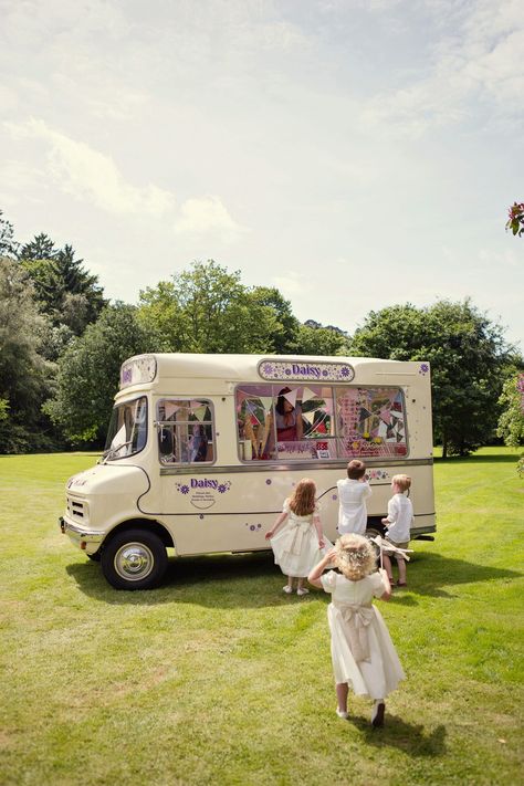 Wedding Food Catering, Prosecco Van, Food Truck Wedding, Mobile Food Trucks, English Garden Wedding, English Summer, Food Catering, Ice Cream Van, Vintage Ice Cream