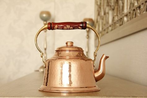 Tea Kettle Stovetop, Vintage Copper Pots, Traditional Ottoman, Copper Properties, Copper Tea Kettle, Antique Oil Lamps, Gas Lamp, Turkish Tea, Copper Kettle