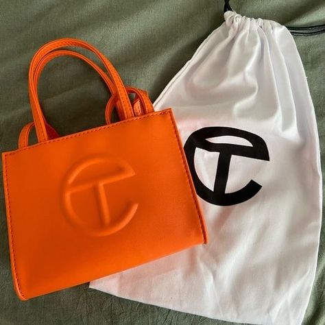 Orange Telfar Bag Outfit, Orange Telfar Bag, Orange Telfar, Amazon Bag, Telfar Handbags, Orange Tote Bags, Orange Purse, Orange Aesthetic, Fancy Bags