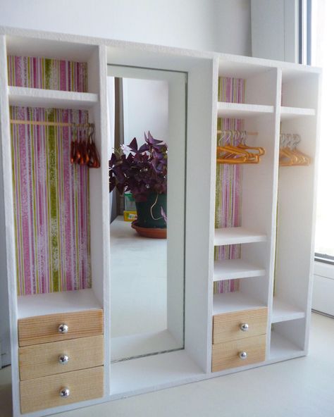 Dollhouse Closet, Diy Doll Closet, Barbie Bedroom, Barbie House Furniture, American Girl Doll House, Classy Living Room, Doll Room, Doll Closet, Barbie Wardrobe