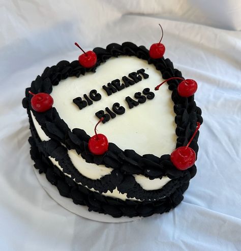 Ok? Period 💋 Customer ordered a cookies n creme cake with vanilla buttercream. She wanted all black and white with cherries! Vanilla Heart Cake, Black And White Heart Cake, Black Cake Decoration, Black And White Cake Ideas, Heart Vintage Cake, Birthday Heart Cake, Cookies And Creme Cake, Black And White Birthday Cake, Creme Cake