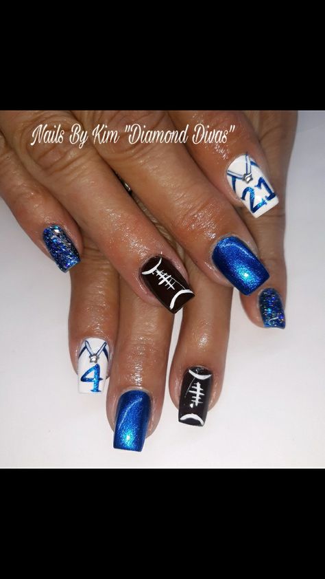 Football Mom Nails Design, Cowboy Football Nails, Royal Blue Football Nails, Dallas Cowboys Gel Nails, College Football Nails Design, Detroit Lions Nails Ideas, Football Nails With Number, Dallas Cowboys Nails Designs Football, Dallas Cowboys Nail Art