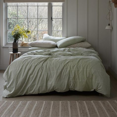 Made from 100% soft and breathable cotton percale. The cotton gingham bedding is ideal for those who want to introduce a nostalgic print in a romantic colored shade. Mix and match gingham with colours from the plain washed cotton collection. Gingham Duvet Cover, Piglet In Bed, Beds Uk, Mono Print, Linen Pillow Cases, Cotton Duvet Cover, King Duvet, Cotton Duvet, King Duvet Cover