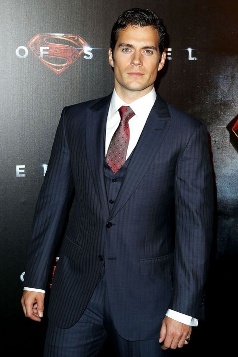 A Man In A Suit, Man In A Suit, British Men, Henry Cavill, Suit And Tie, Superman, Red Carpet, A Man, Carpet