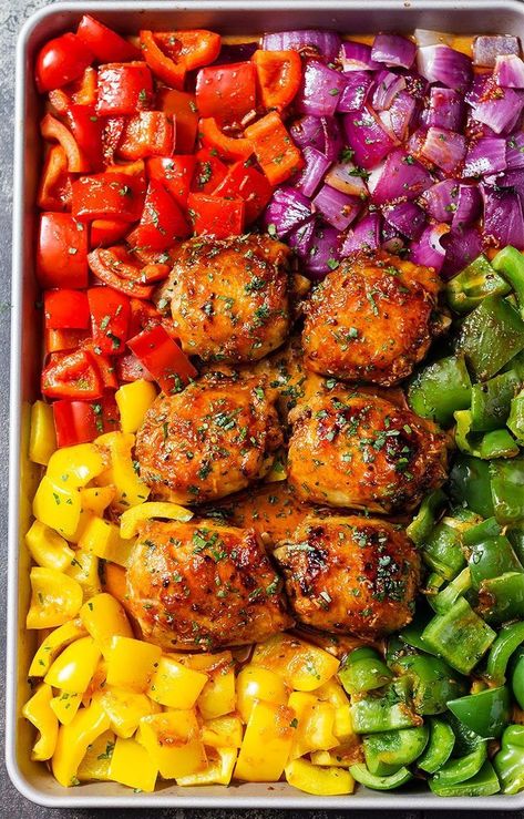 Hearty and deliciously nutritious, this sheet-pan chicken takes gourmet dinners to new levels. Dress juicy roasted chicken thighs in a spicy sweet marinade and serve with a side of sweet bell peppers and rice or bulgur. The perfect quick & easy dinner for tonight! Honey Chili Chicken, Sheet Pan Dinners Chicken, Sheet Pan Suppers, Sheet Pan Dinners Recipes, Chili Chicken, Recipe Sheets, Gourmet Dinner, Pan Recipes, Dinner Appetizers