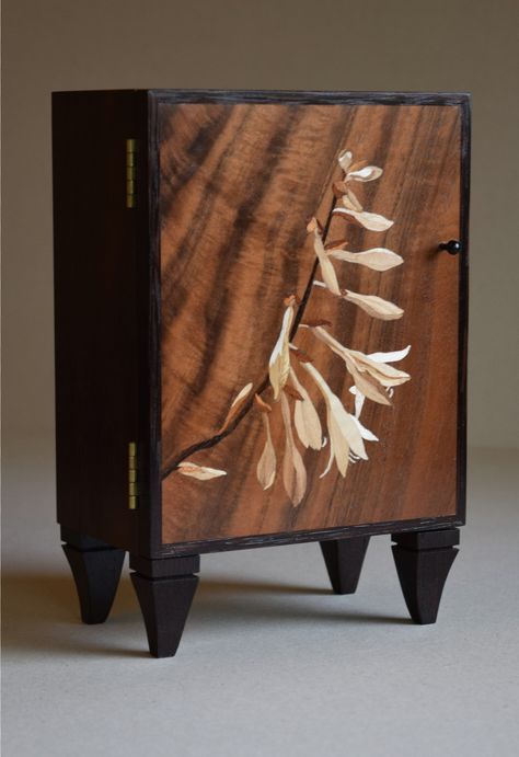 Hosta Flower, Marquetry Art, Marquetry Furniture, Wooden Box Designs, Furniture Design Inspiration, Inlay Furniture, Furniture Handmade, Furniture Design Wooden, Woodworking Inspiration