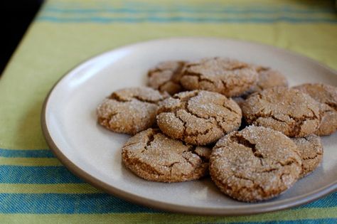 Nine Healthier One-bowl Baking Recipes Chocolate Snickerdoodles, Molasses Recipes, Molasses Cookies Recipe, Vegan Christmas Cookies, Caramel Pears, Spicy Chocolate, Wheat Recipes, Blackstrap Molasses, Ginger Snap Cookies