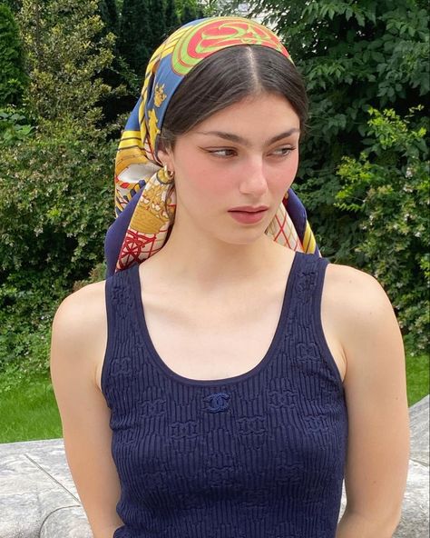 @zoiamossour Cover Hair With Bandana, Woman In Headscarf, Headscarf Reference, Silk Headscarf Styles, Veiling Outfits, Headscarf Outfit, Headscarf Styles, Head Scarf Outfit, Hair Scarf Styles