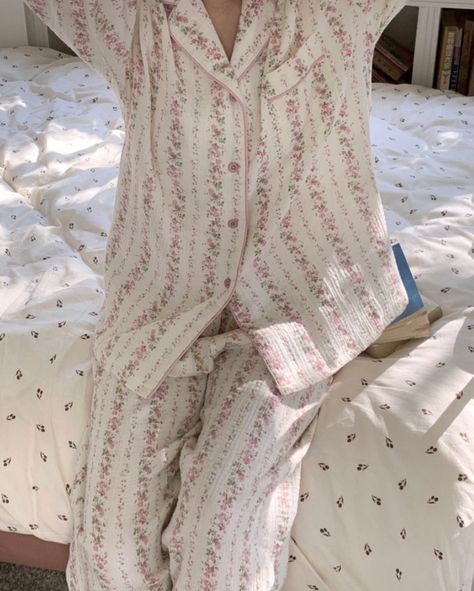 Pink Flower Organic Cotton Pajama / Muslin Cotton Pajama / Couple Pajama / Summer Pajama / Gift for Her / Gift for Women - Etsy Christmas Pajamas Photoshoot, Pajamas Photoshoot, Pajama Couple, Pajama Gift, Pajamas Aesthetic, Cotton Pictures, Couple Pajamas, Linen Pajamas, Adult Pajamas