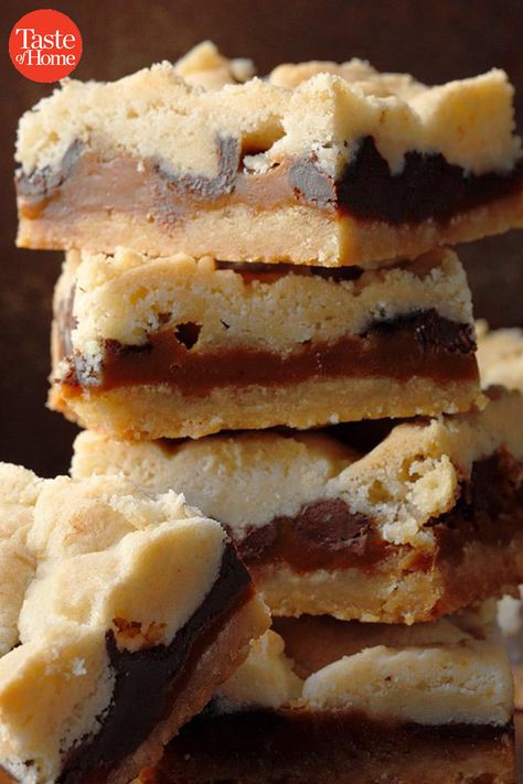 Fall Dessert Bar, Caramel Bars Recipe, Salted Caramel Bars, Superbowl Desserts, Salted Caramel Recipes, Caramel Bars, Super Bowl Party, Caramel Recipes, Sweet Cookies