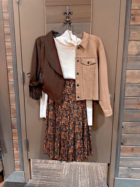 Western Feminine Style, Modest Western Wear, Country Modest Outfits, Western Outfits Women Modest, Cute Modest Western Outfits, Feminine Western Outfits, Cowgirl Modest Outfits, Cowgirl Skirt Outfits, Modest Country Outfits