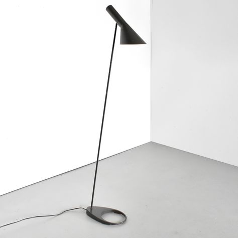 Louis Poulsen Floor Lamp, Arne Jacobsen Lamp, Aj Floor Lamp, Louis Poulsen Aj, Interior Design History, Japanese Home Design, Japanese Interior Design, Asian Home Decor, Decorative Lighting