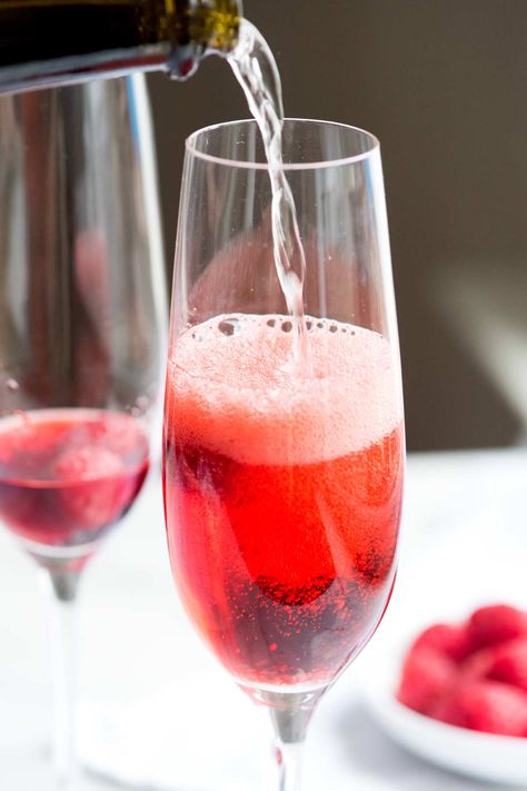 How to Make a Kir Royale Kir Royale Recipe, Homemade Drop Biscuits, Red Pepper Hummus Recipe, Cosmopolitan Cocktail Recipes, Vodka Cranberry, Champagne Recipe, Cranberry Punch, French Cocktails, Pumpkin Puree Recipes