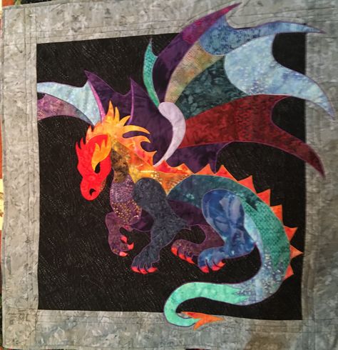 Geek Quilt, Cute Quilt Patterns, Crazy Quilt Patterns, Dragonfly Quilt, Dragon Quilt, Dragon Stuff, Embroidered Tapestry, Kids Quilts, Quilt Modernen