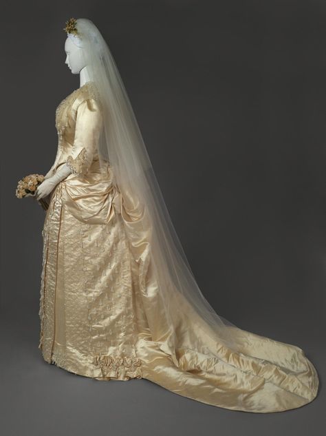 Wedding Dress: Two Bodices and Skirt, circa 1888. Champagne Evening Dress, Wedding Dress With Lace, Dress With Lace Trim, Gatsby Dress, Red Evening Dress, Blue Evening Dresses, Antique Wedding, 1920s Dress, Long Train