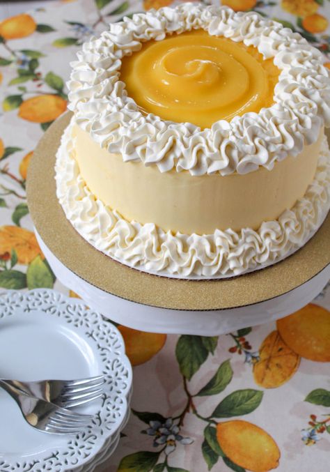 Lemon Curd Cream Cake - Recipes Inspired by Mom Lemon Cake With Lemon Curd, Lemon Curd Cream, Cake With Lemon Curd Filling, Explosion Cake, Cake With Lemon Curd, Lemon Mascarpone, Lemon Curd Cake, Cheese Frosting Recipe, Roll Cakes