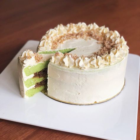 Ondeh Ondeh Cake Recipe, Ondeh Ondeh Cake, Ondeh Ondeh, Pandan Chiffon Cake, Pandan Cake, Coconut Filling, Roblox Cake, Malay Food, Baking Inspiration