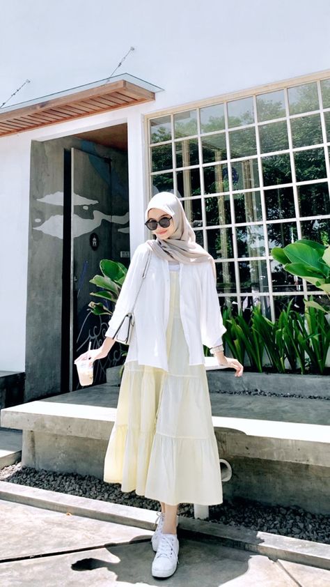 Bali Outfit Ideas Hijab, Outfit Ideas Hijab, Skirt Ootd, Hijab Look, Modern Hijab Fashion, Clothes Korean Style, Fashion Top Outfits, Hijab Ootd, Ootd Dress