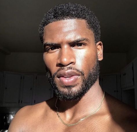 Black men with beards black men Cake Hunter, Broderick Hunter, Red Birthday Cakes, Black Men Hairstyles, Men In Black, Handsome Man, Beard Styles, Facial Hair, Black Is Beautiful