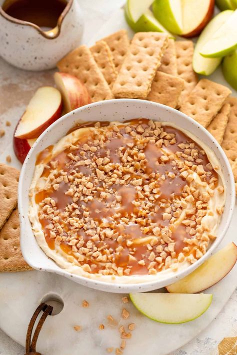 Cream Cheese Caramel Apple Dip - My Baking Addiction Cream Cheese Caramel Apple Dip, Fall Cooking Recipes, Cream Cheese Apple Dip, Caramel Apple Dip Recipe, Apple Dip Recipe, Fall Dip, Fall Movie, Caramel Apple Dip, Caramel Dip