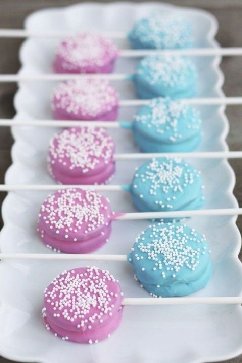 Oreo Cookie Pops, Baby Shower Treats, Spring Cookies, Oreo Pops, Cookie Pops, Baby Shower Inspiration, Homemade Valentines, Blue Baby Shower, Fun Treats