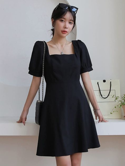 Short sleeve, v-neck, A-line, floral patterned with both side pockets design, breathable, skin-touch, makes you feeling relaxed and comfortable. Black One Piece Dress, Square Neck Puff Sleeve Dress, Black Puff Sleeve Dress, Black Plain Dress, Frock Style, Puff Dress, Black Dress With Sleeves, Plain Dress, Square Neck Dress