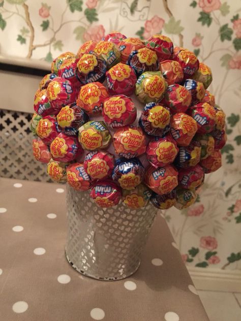 Lolly pop bouquet - gift ideas for bday, anniversary, Valentine's Day, boyfriend or girlfriend present, Christmas or anytime! Lolly Pop Bouquet, Pop Gift Ideas, Snack Cart, Birthday Presents For Dad, Presents For Girlfriend, Sweet Trees, Bouquet Gift, Present Christmas, Presents For Dad