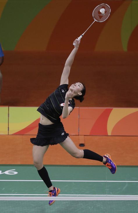 Canada’s Michelle Li returns a shot to Hungary’s Laura Sarosi during a Women’s single match at the 2016 Summer Olympics in Rio de Janeiro, Brazil, Saturday, Aug. 13, 2016. (AP Photo/Kin Cheung)Canada's Michelle Li returns a shot to Hungary's Laura Sarosi during a Women's… Michelle Li, Olympic Winners, Badminton Photos, Women's Badminton, Team Canada, 2016 Summer, Olympic Team, Figure Poses, Sports Photos