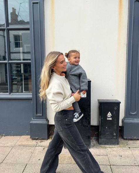 Hattie Smith (@hattiebourn) • Instagram photos and videos Moms Goals, Mode Zara, Dream Family, Future Mom, Future Lifestyle, Mommy Life, Photo Couple, Dream Lifestyle, Baby Mama