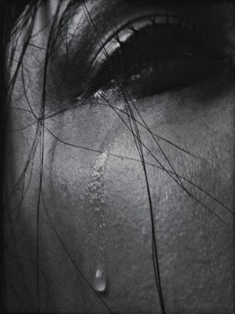 Crying Photography, Crying Eyes, Dark Art Photography, Yennefer Of Vengerberg, Photographie Portrait Inspiration, Black And White Photograph, Foto Art, Dark Photography, Book Aesthetic